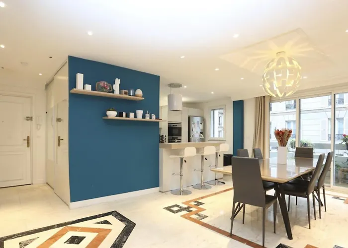 Superbe Tour Eiffel Grenelle 巴黎