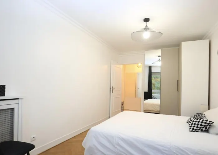 Superbe Tour Eiffel Grenelle * Paříž